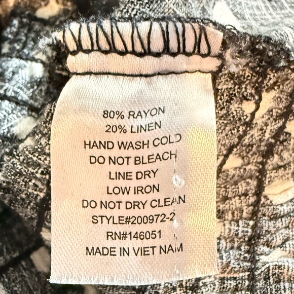 Monteau Black and White Polka Dot Crop Top - Picture 5 of 5